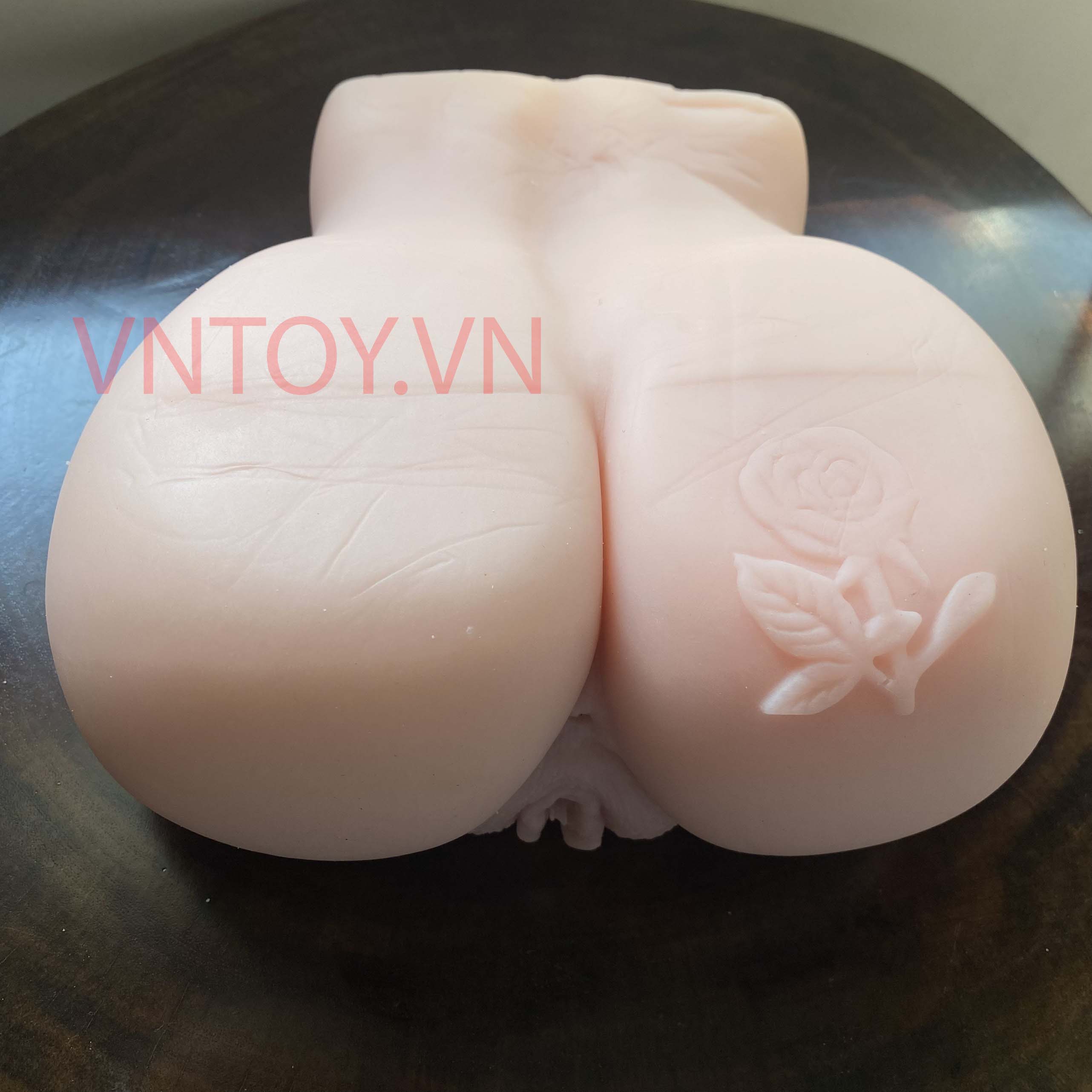 Mông giả hoa hồng to căng mọng phát âm thanh rên rỉ