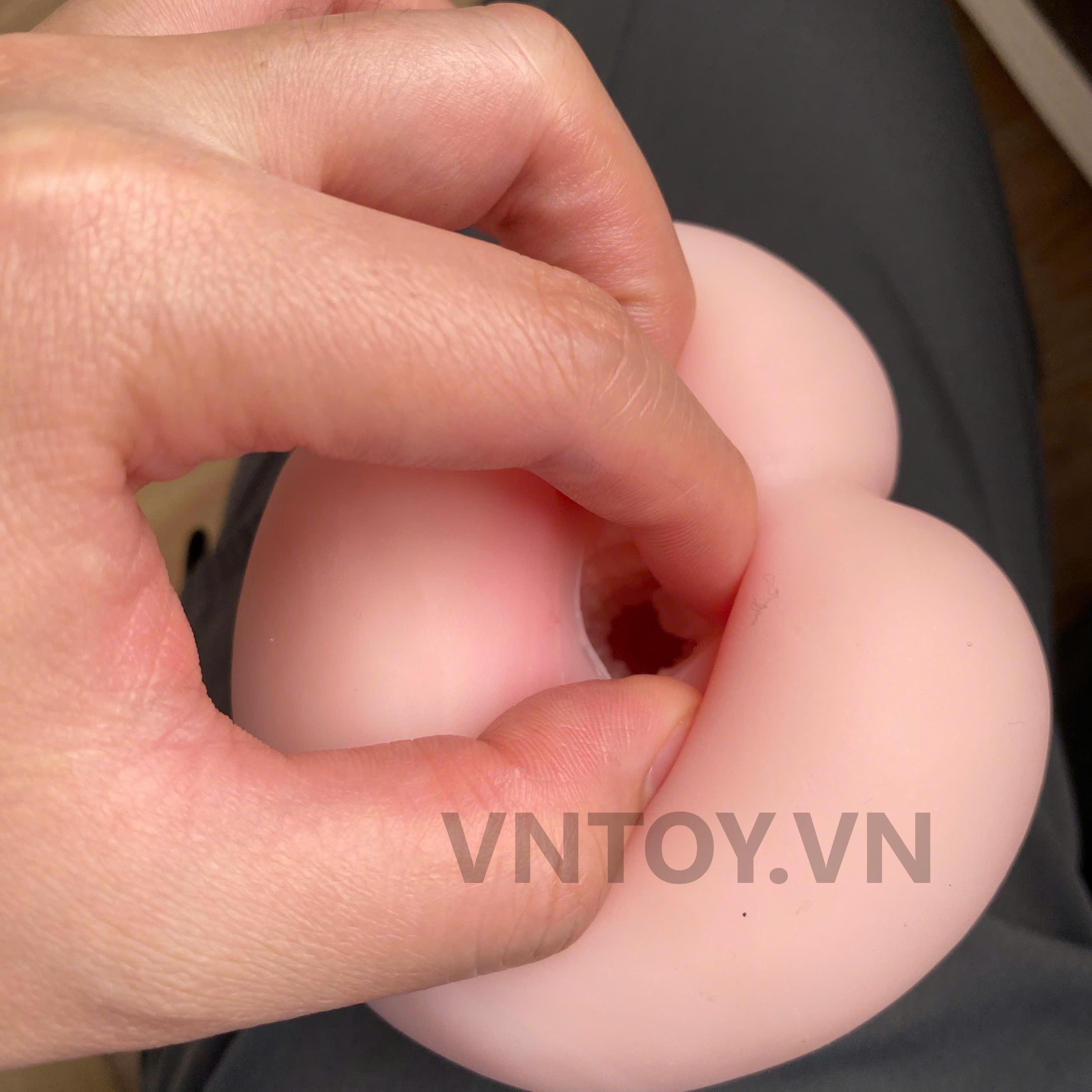 Vú giả đào tiên hồng hào có lỗ hậu môn mềm mại