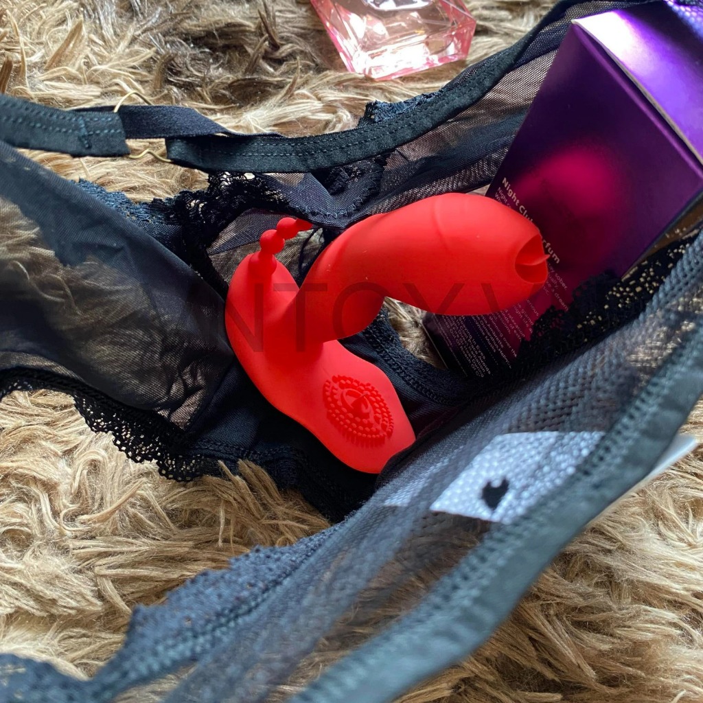 Quần lót rung điều khiển từ xa có lưỡi liếm hình dương vật