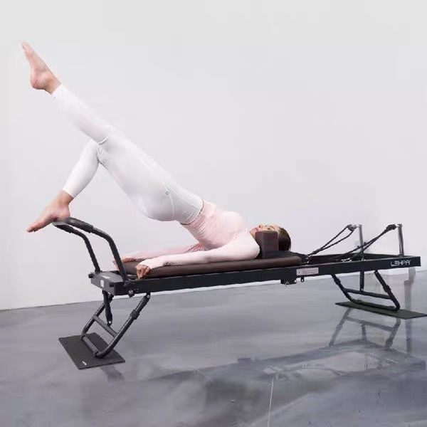 Giường tập Pilates giúp người dùng tập luyện trong nhiều tư thế