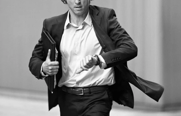 Cách xây dựng văn hóa DN từ việc nhỏ nhất của ông chủ Thế giới Di động: Mất 2 tháng để sửa tật đi muộn của nhân viên!