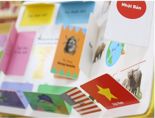 Lift the flap - lật mở khám phá - 100 từ đầu tiên về các loài động vật.