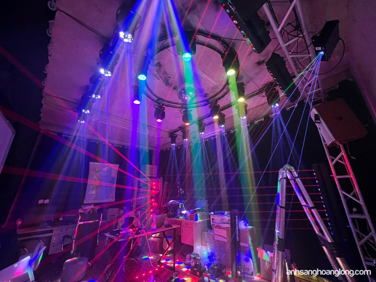 Thiết bị ánh sáng karaoke