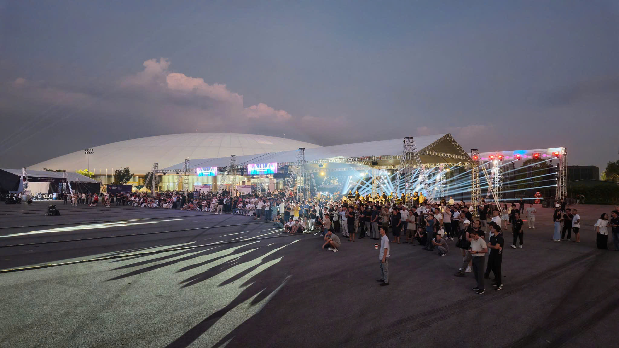 Không Khí Sôi Động Trong Ngày Khai Mạc PLASE Show 2026 Và WEDTECH Show 2026 Tại VEC Hà Nội
