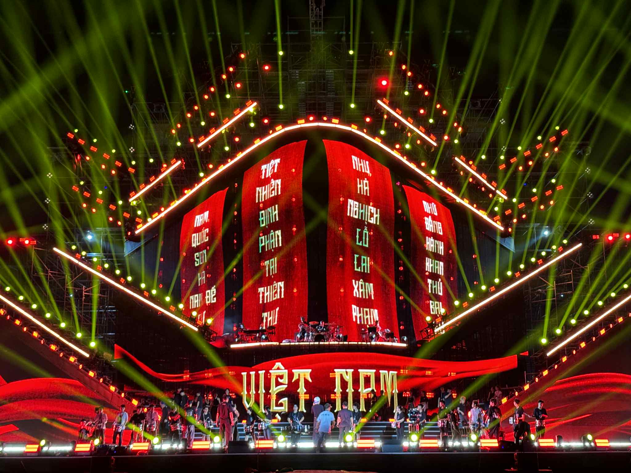 V Concert - Rạng rỡ Việt Nam: Dàn nghệ sĩ sẵn sàng 'bùng cháy' trước giờ G