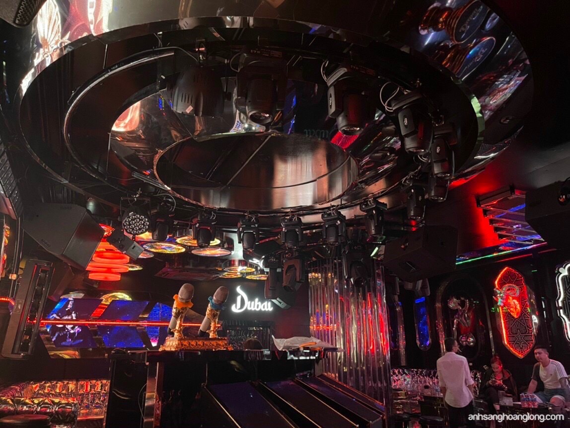 Đèn tỏa sáng karaoke