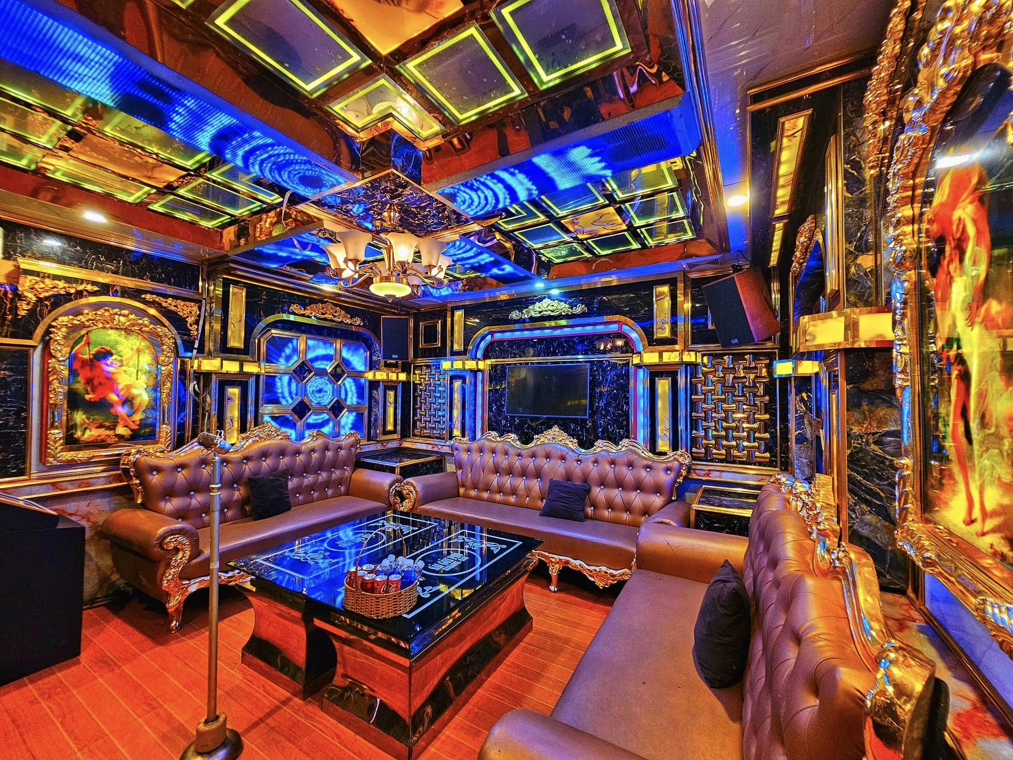 Đèn điều khiển karaoke