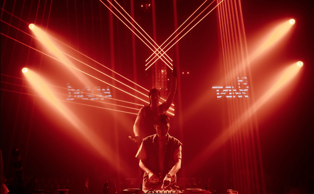 Đèn karaoke phục vụ biểu diễn