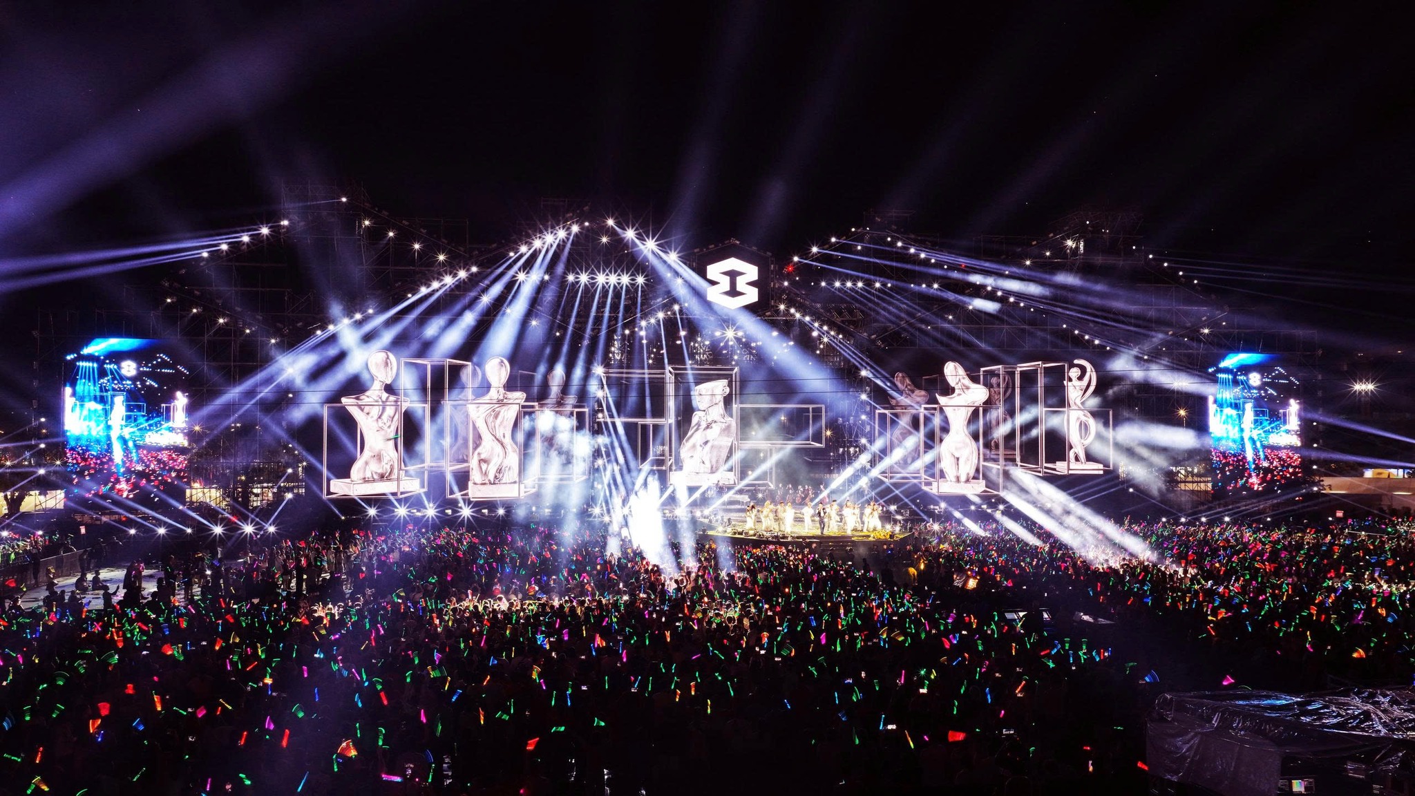 Dage ghi dấu ấn tại 8Wonder Summer 2025: Bữa tiệc âm nhạc và ánh sáng đỉnh cao