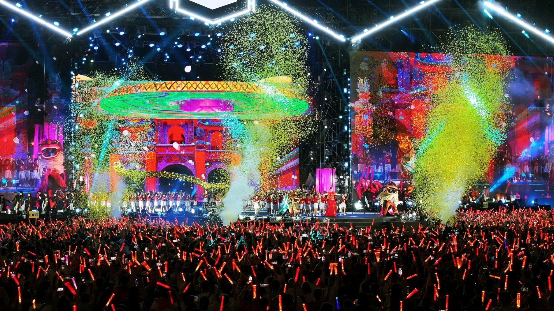 Đèn IP-680 định vị lại nền công nghiệp giải trí Việt Nam