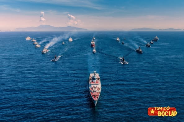 Màn diễu binh trên biển Vịnh Cam Ranh đầy uy nghiêm