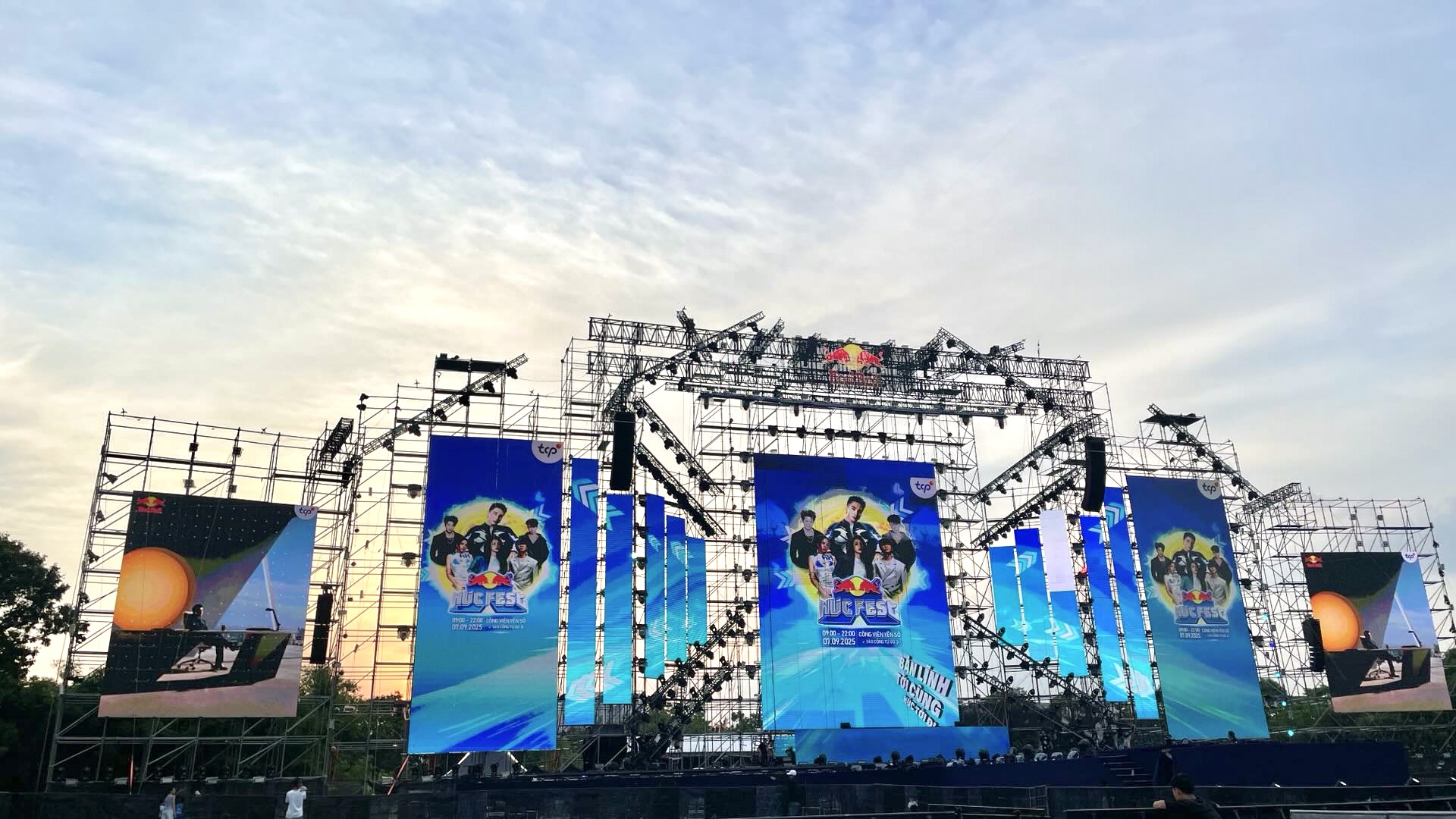 Húc Fest 2025: Sân khấu khủng, sẵn sàng đón khán giả vào cửa tự do