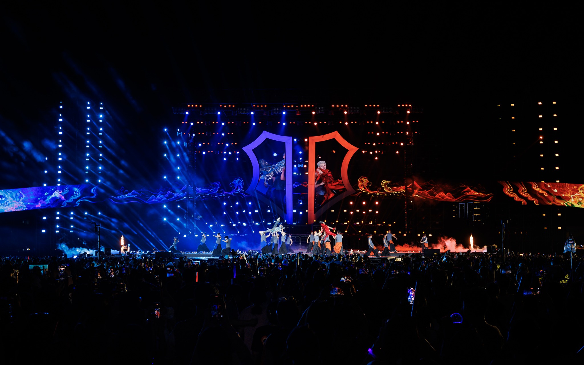 Sân khấu Anh Trai Vượt Ngàn Chông Gai: Tái hiện văn hóa hào hùng