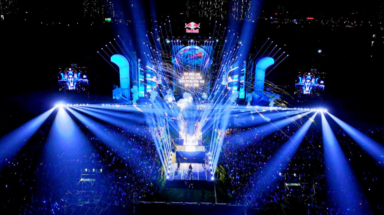 Húc Fest 2025: Siêu sân khấu bùng nổ trong đêm nhạc đáng nhớ