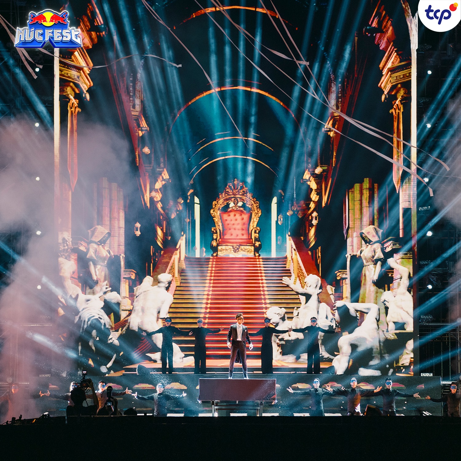 Sân khấu HÚC FEST: Bùng nổ công nghệ và nghệ thuật thị giác