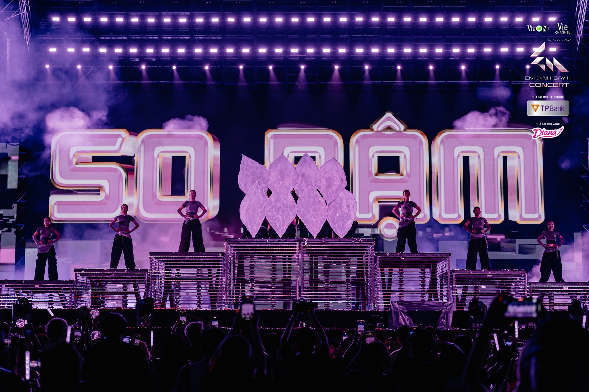 Concert Em Xinh Say Hi D-1: Bữa tiệc visual mãn nhãn và những tiếc nuối