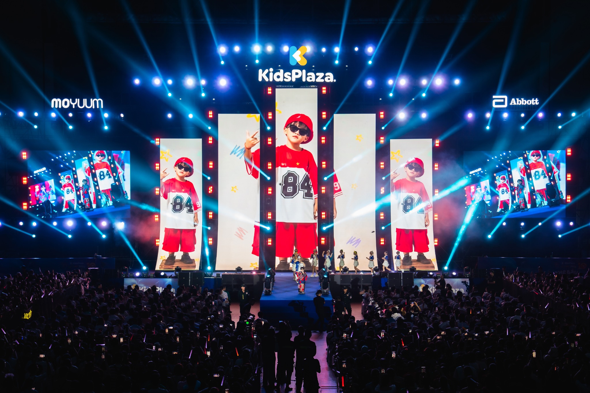 Sân khấu Vươn Concert: Mãn nhãn với công nghệ và nghệ thuật trình diễn đỉnh cao