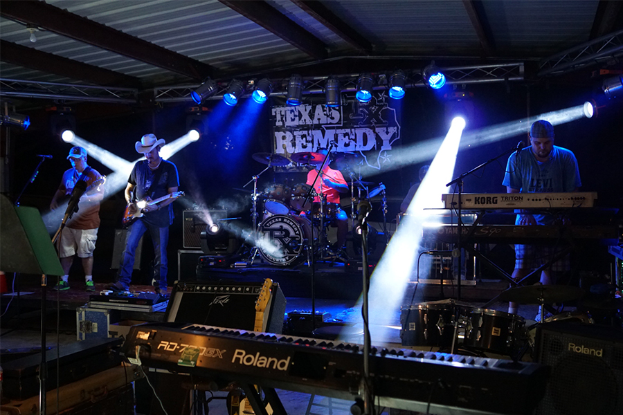 Các hiệu ứng ánh sáng đáng kinh ngạc từ DAGE trong buổi biểu diễn của ban nhạc tại Hoa Kỳ