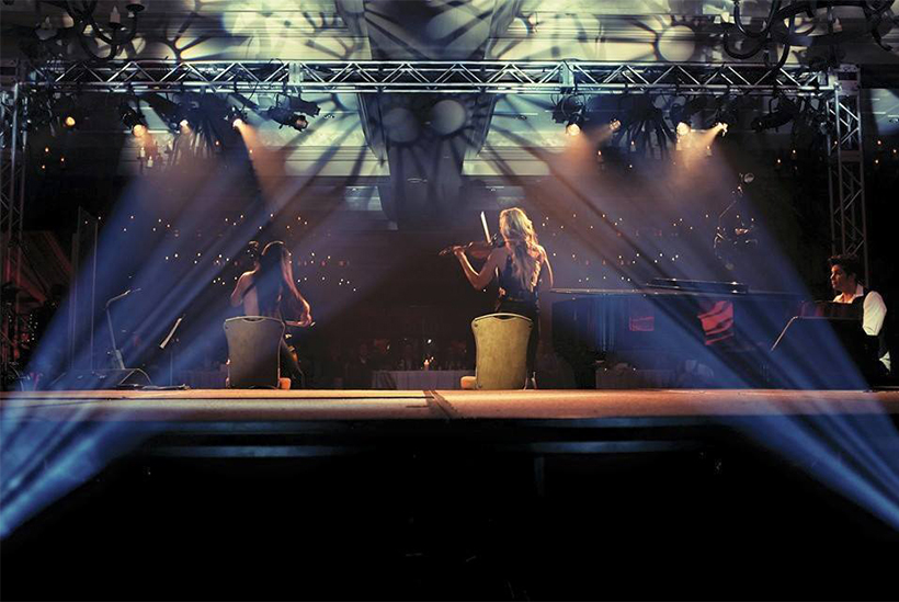 Sự góp phần không nhỏ từ hiệu ứng ánh sáng của DAGE tại buổi biểu diễn piano, Mỹ