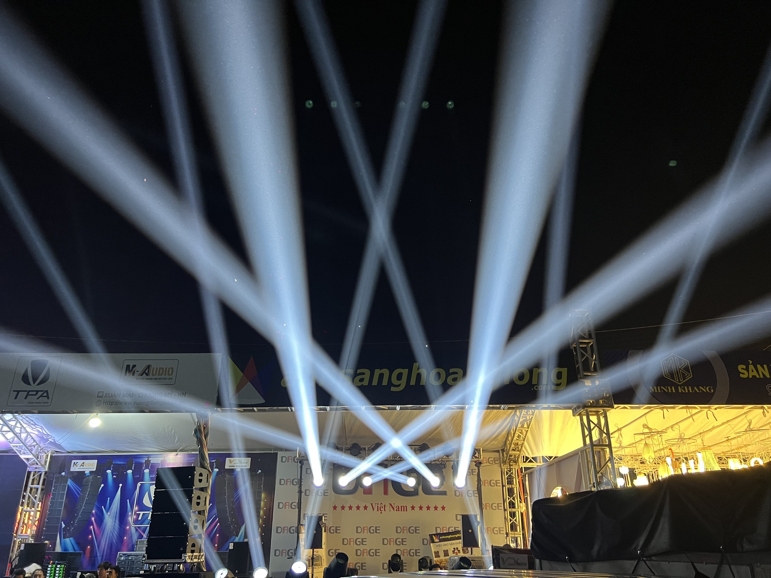 Khâu Chuẩn Bị Vào Đồ Triển Lãm Thanh Oai 2024