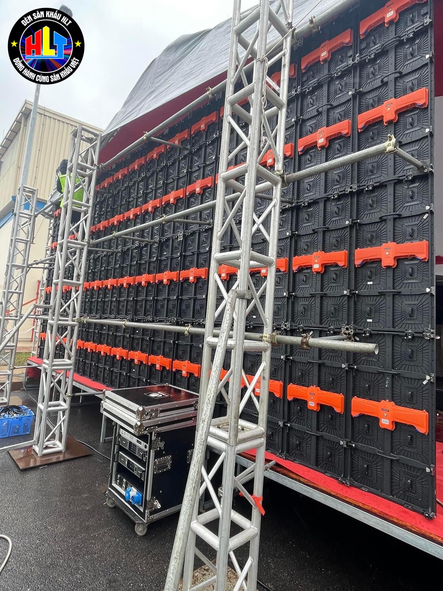 Bán khung nhôm làm màn hình LED