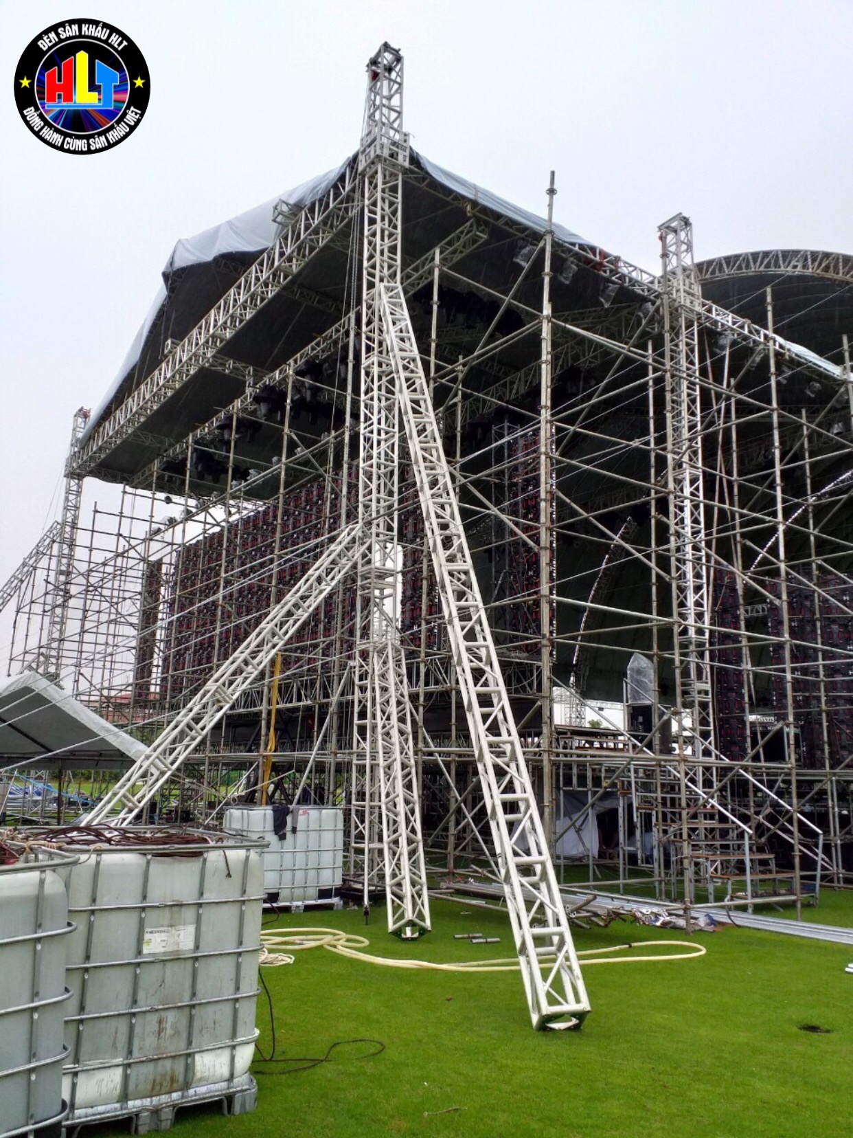 Giá khung truss nhôm hôm nay bao nhiêu?