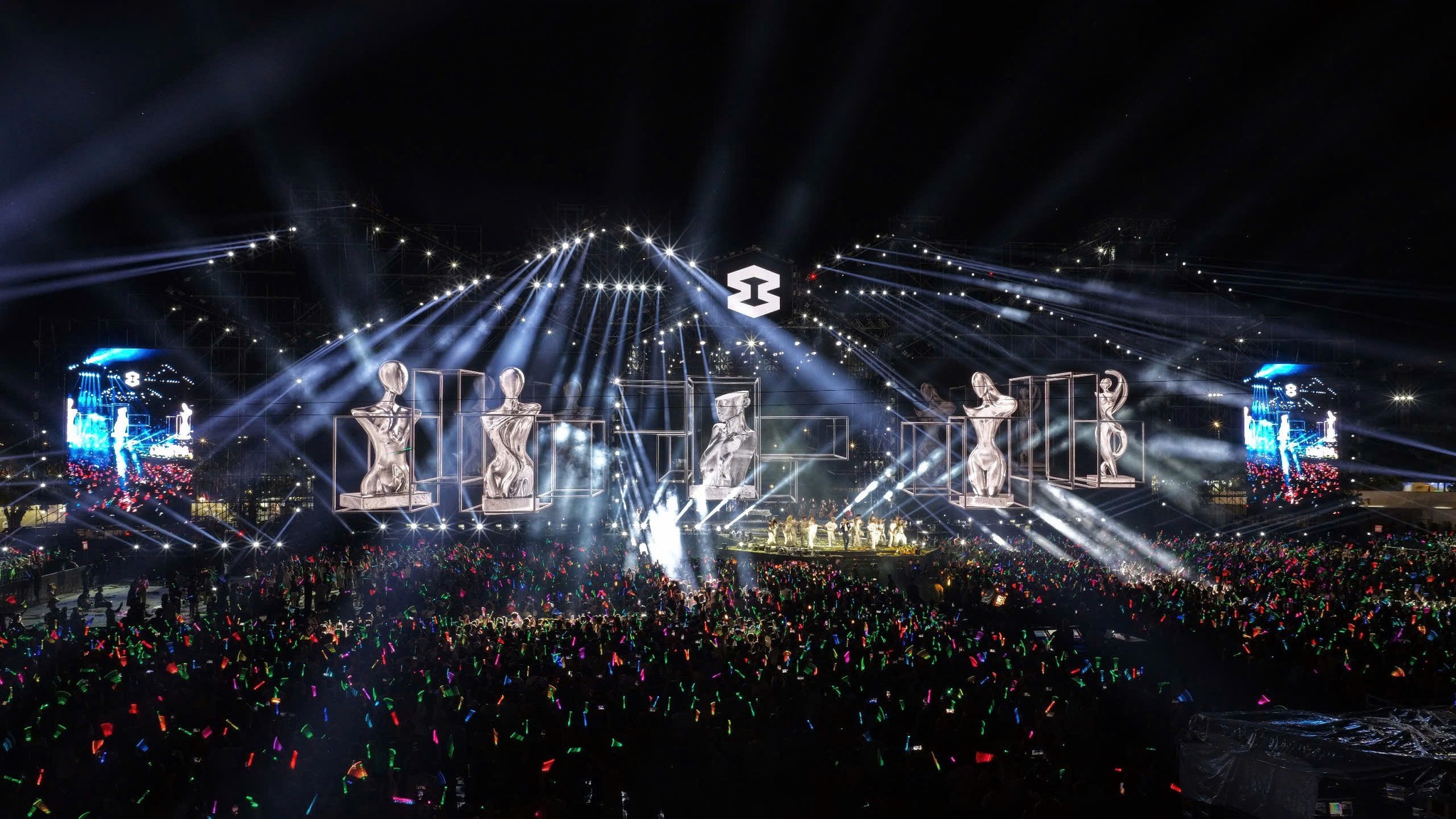 Sân Khấu 8Wonder 2025: Biển Người Hâm Mộ Và Những Khoảnh Khắc Lịch Sử