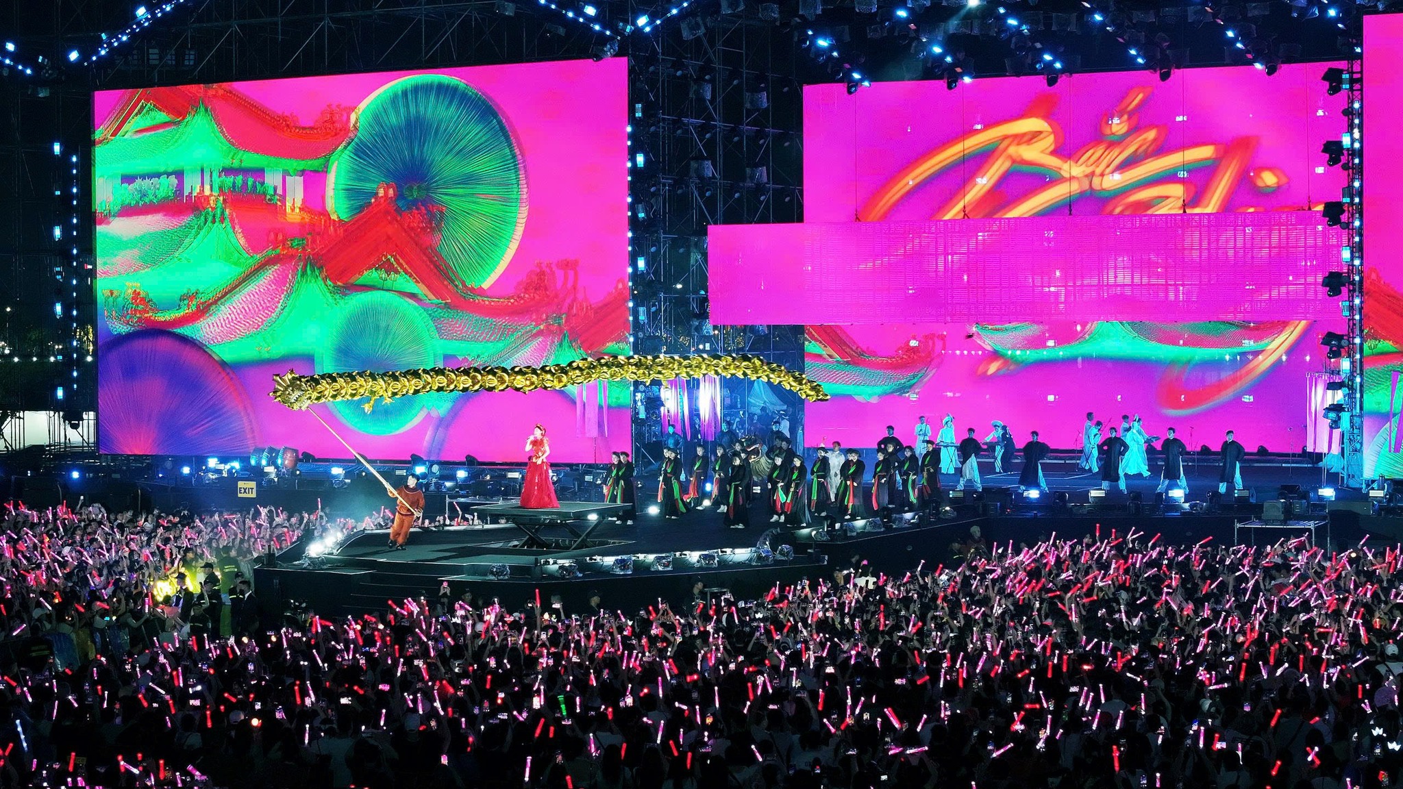 Sân Khấu 8Wonder 2025: Khi Công Nghệ Ánh Sáng Đỉnh Cao Lên Ngôi