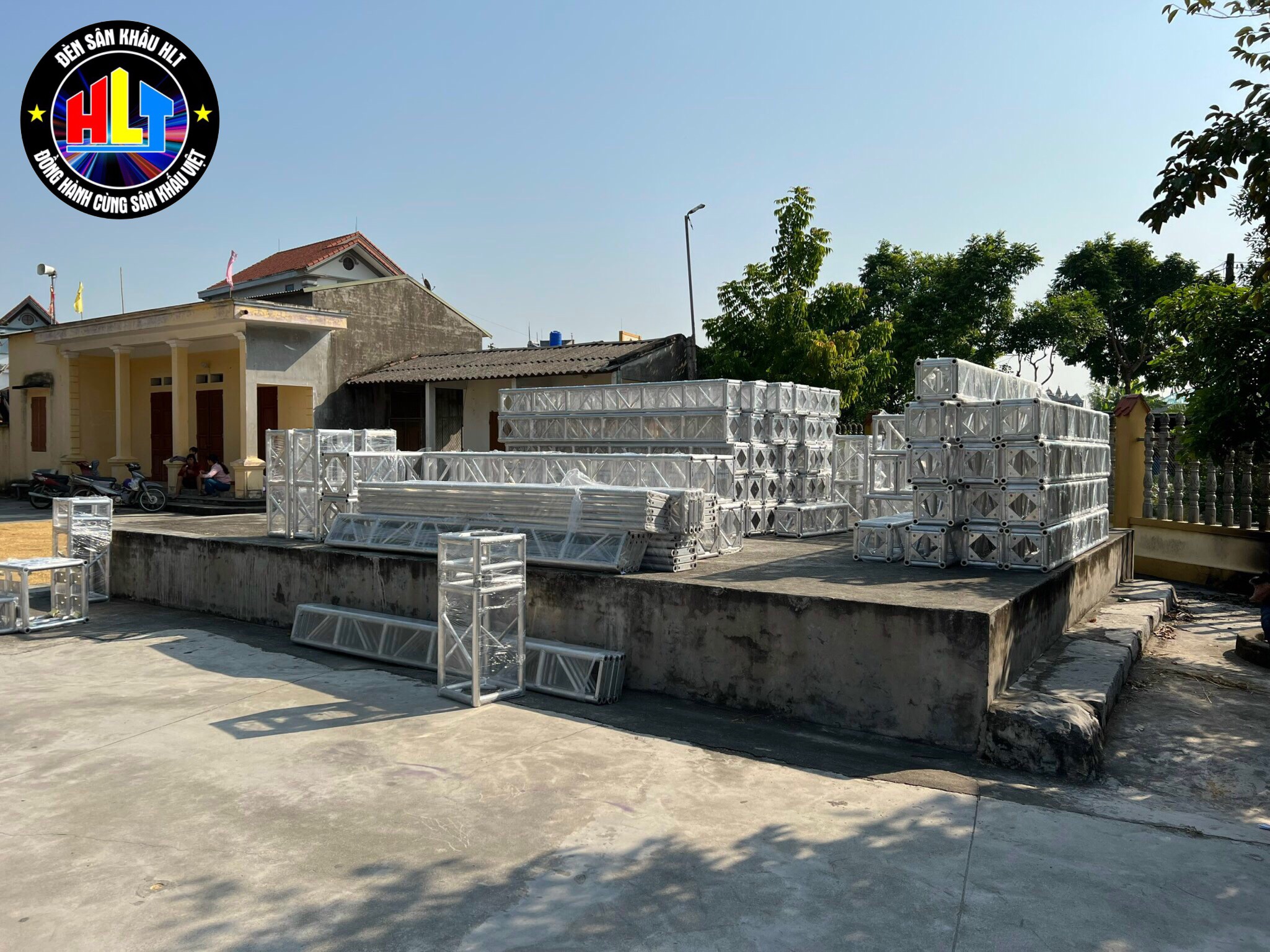 Mua lồng truss nhôm 200x200mm, báo giá bao nhiêu?