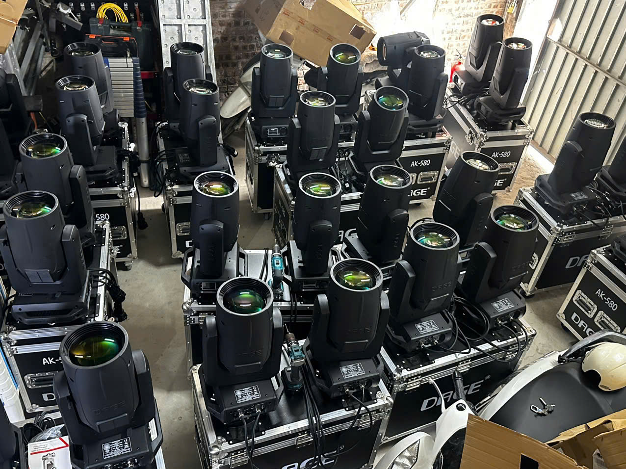 Mua Đèn Beam AK-580 Nên Lấy Ở Nhà Phân Phối Nào | Kinh Nghiệm