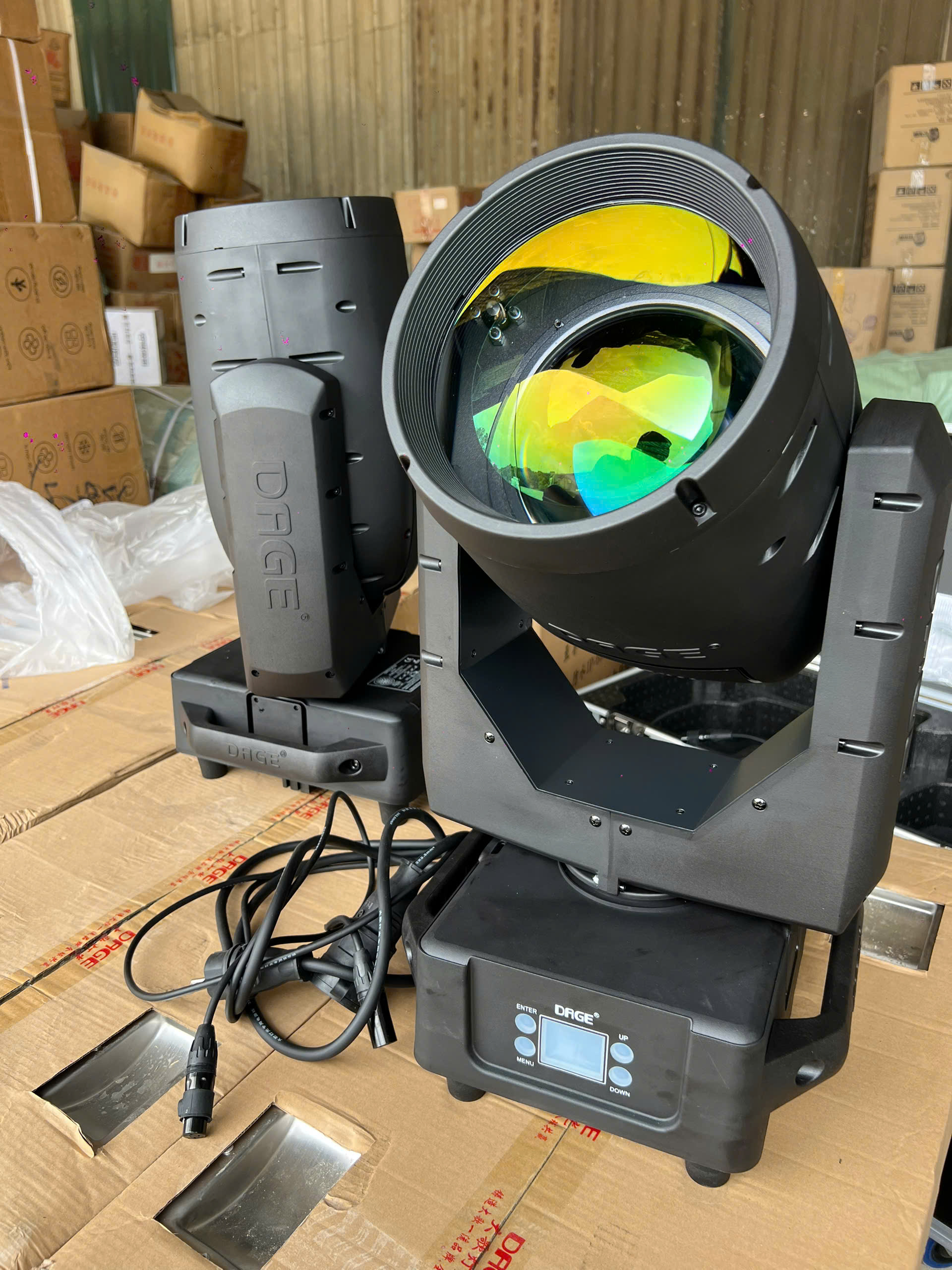 Hà Nội Tin Tưởng: Ánh Sáng Hoàng Long Bàn Giao 50 Đèn Beam IP-680 DAGE Chống Nước