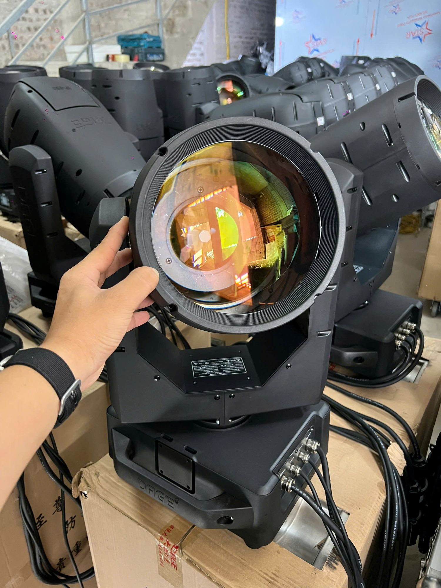 Đèn IP-680 DAGE Chống Nước IP Bao Nhiêu? Câu Trả Lời Chính Xác Là IP65