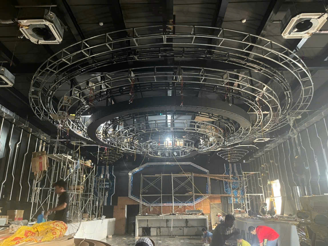 Thiết Kế & Thi Công Đèn Chiếu Sáng Quán Pub Ấn Tượng | Ánh Sáng Hoàng Long