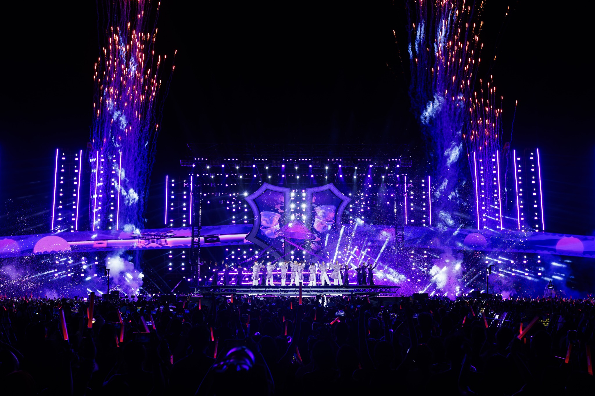 Sân khấu Anh Trai Vượt Ngàn Chông Gai: Tôn vinh văn hóa Việt