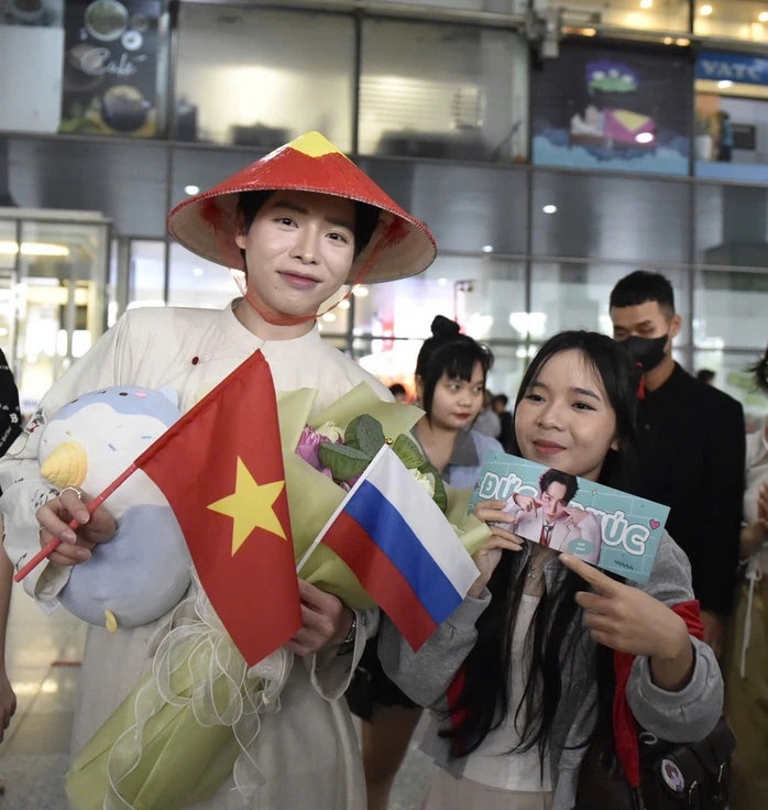 Đức Phúc về nước: Cái ôm của quê hương và chương mới cho V-pop