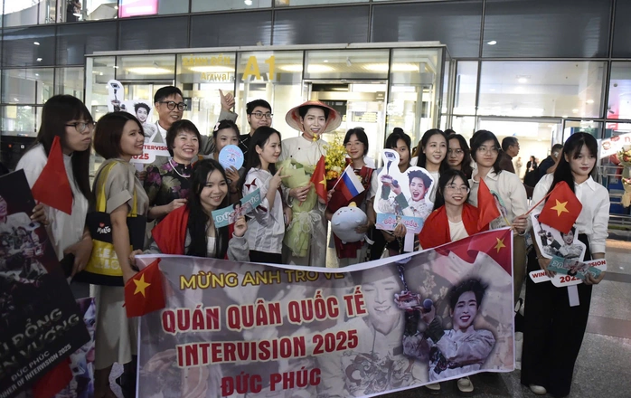 Đức Phúc về nước, mang vinh quang intervision 2025 về quê hương