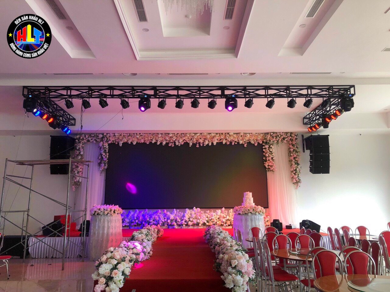 Đèn sân khấu nhà hàng tiệc cưới tại Hà Nội