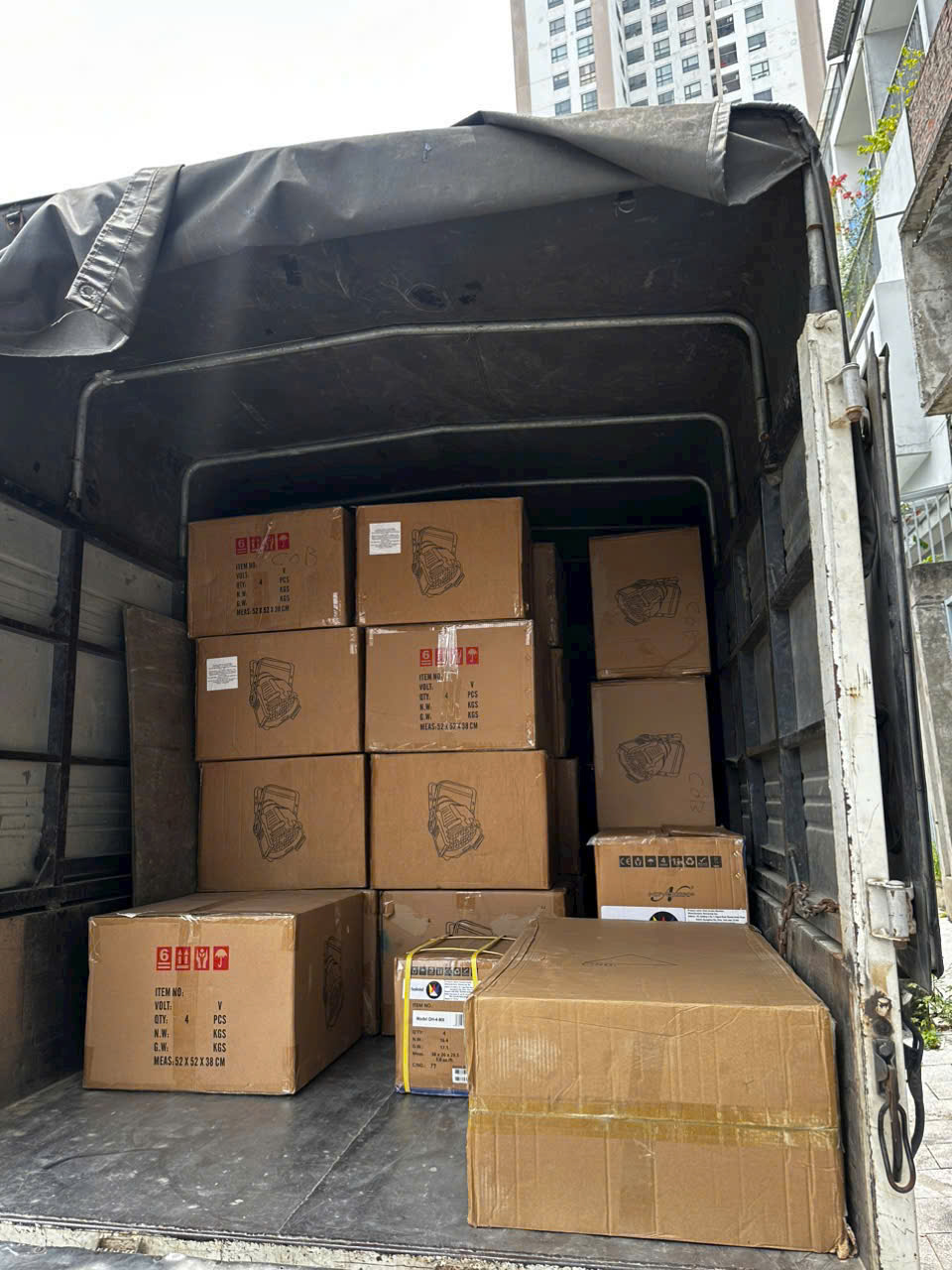 Lắp Đặt Đèn Sân Khấu Làm Dự Án Chuyên Nghiệp | Ánh Sáng Hoàng Long