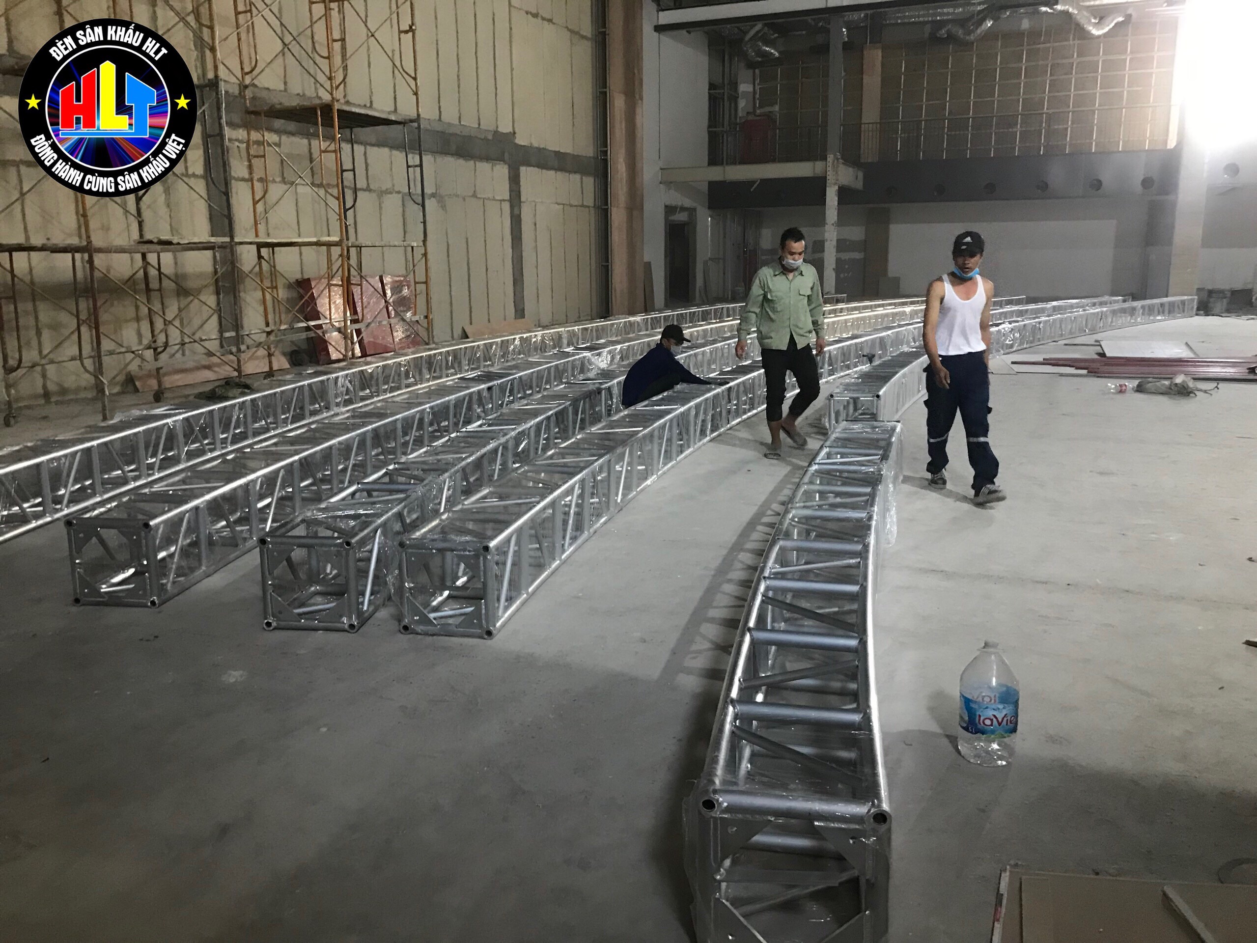 Dự án khung truss nhôm vòm 400x400 tại 46 Chương Dương Độ, Hà Nội