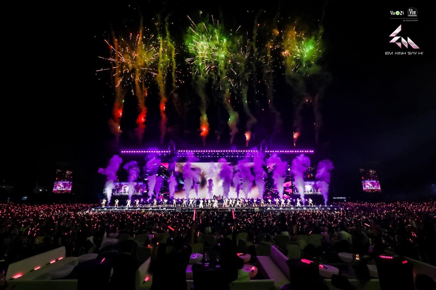 Concert em xinh “say hi” D1: Hoành tráng nhưng có sự cố đáng tiếc