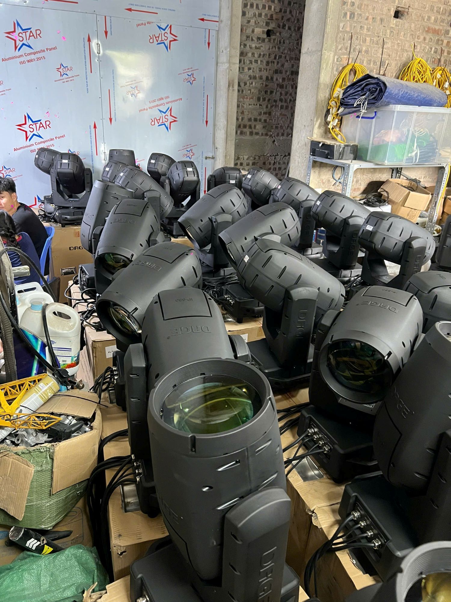 50 Đèn IP-680 DAGE Tiếp Tục Được Giao | Lý Do Khách Hàng Ưu Tiên