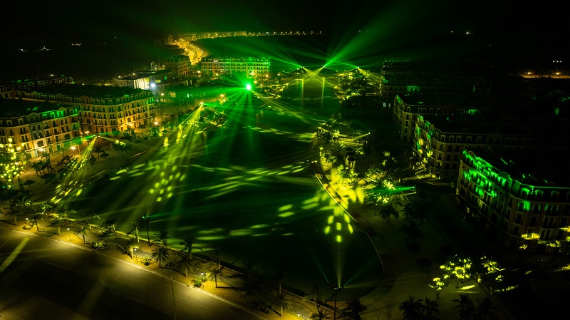 Đèn Beam Chống Nước Lựa Chọn Số 1 Cho Chiếu Sáng Tòa Nhà Ban Đêm