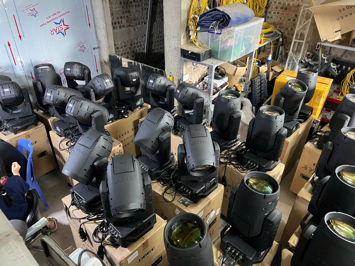 Đèn IP-680 DAGE: Lựa Chọn Hàng Đầu Cho Sân Khấu Quy Mô Lớn