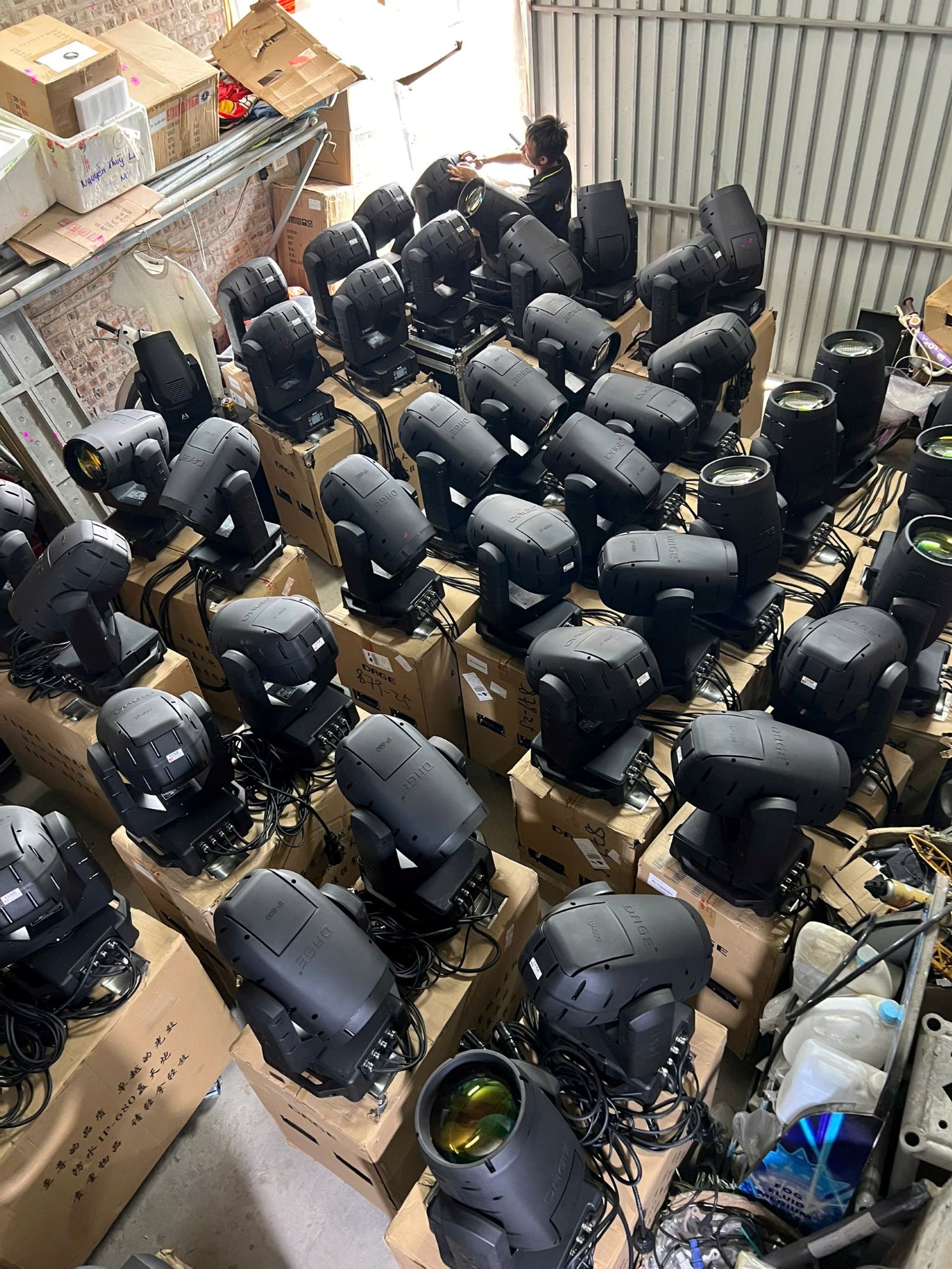 Cung Ứng 50 Đèn Beam IP-680 DAGE - Giải Pháp Ánh Sáng Cho Mọi Sự Kiện