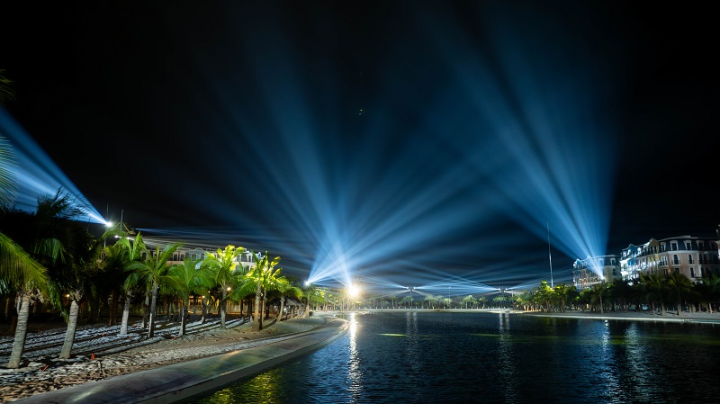 Đèn Beam IP-680 DAGE: Đèn Chống Nước Ngoài Trời Cho Mặt Tiền Tòa Nhà Sang Trọng