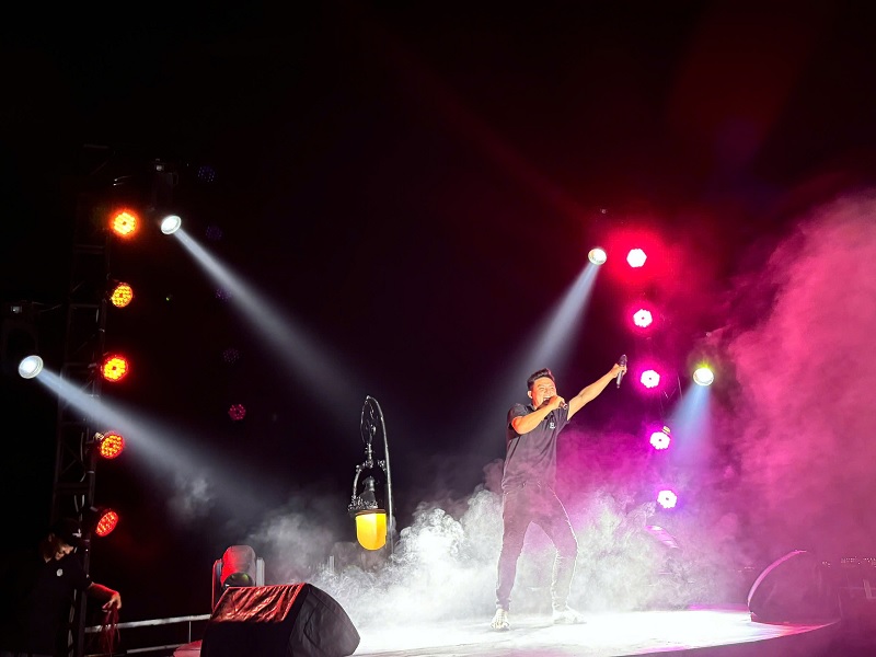 Đèn Ngoài Trời Dùng Cho Sân Khấu Biểu Diễn