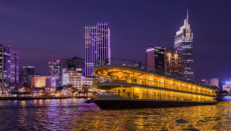 Du thuyền làm du lịch và các mẫu đèn sân khấu nên tham khảo