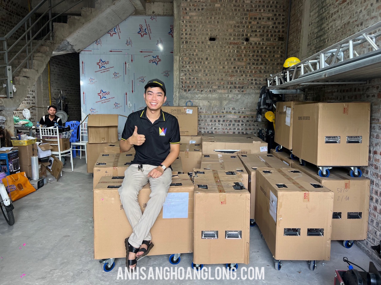 Bàn giao đơn hàng ak580 DAGE cho anh khách tại Bắc Ninh đi làm sự kiện