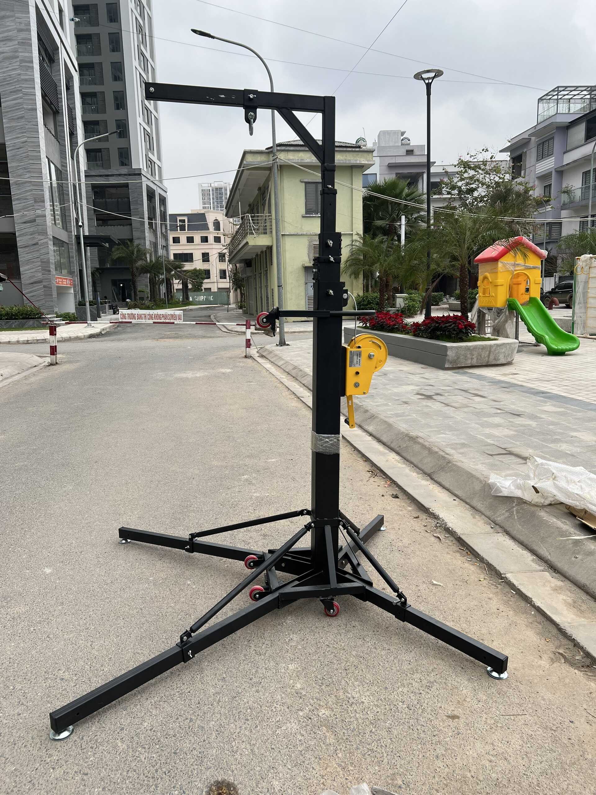 Gía treo loa sân khấu