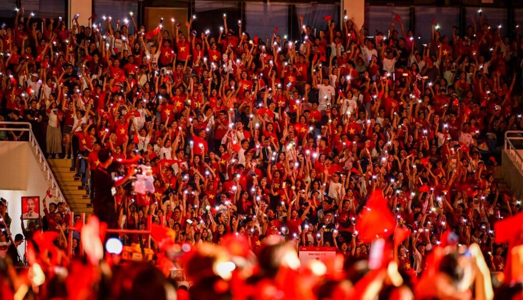 Concert quốc gia: Khi lòng yêu nước của giới trẻ bùng cháy trên khán đài